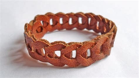 braccialetti di cuoio manutenzione|Bracciale di cuoio fai da te a 5 fili .